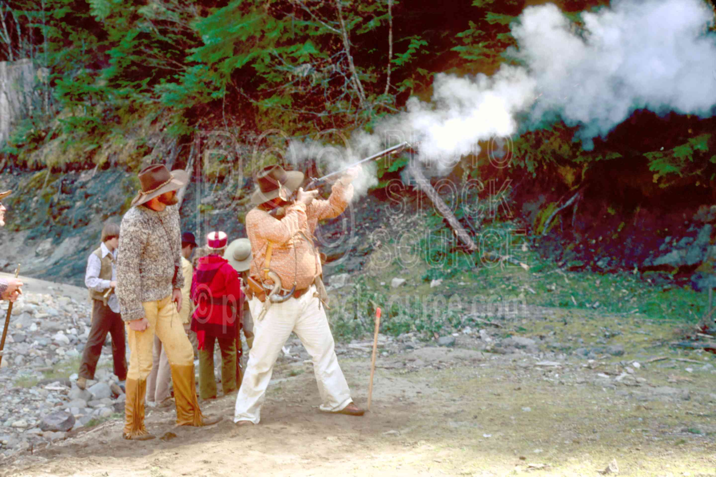 Iron Bear Shooting,guns,hats,mans,mountain man,muzzleloader,rifle,shoot,shooting,weapon,usas,mountain men,frog hollar