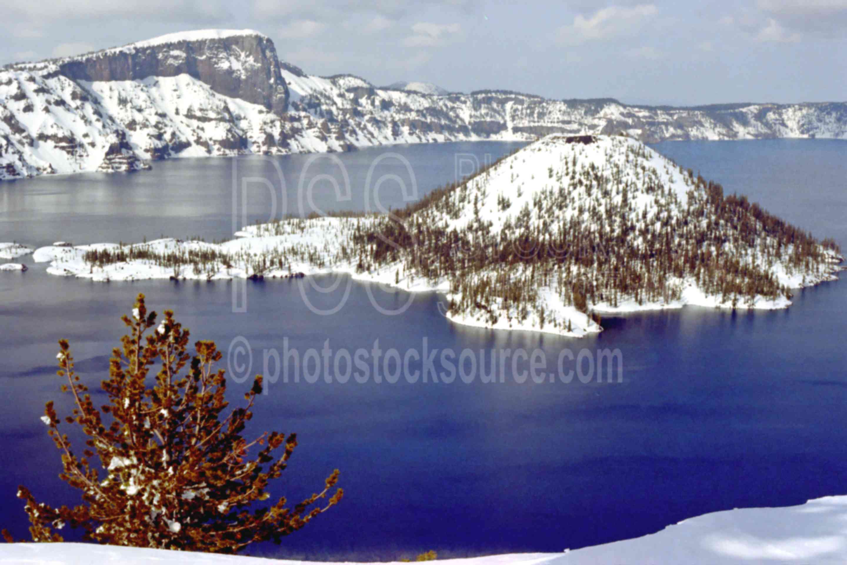 Llao Rock, Wizard Island,island,llao rock,wizard island,usas,national park,nature