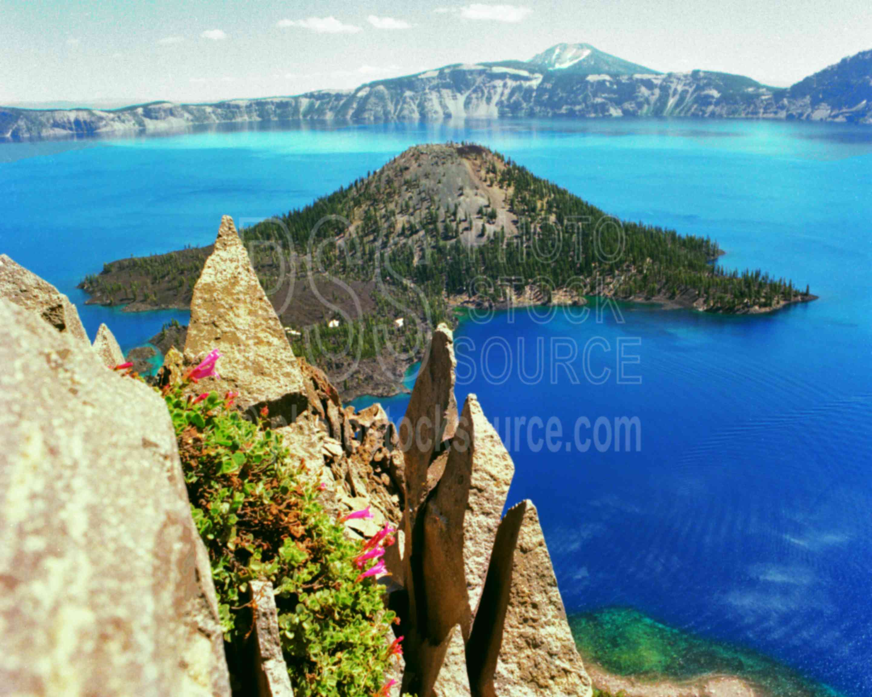 Crater Lake Wizard Island,caldera,crater lake,island,wizard island,usas,lakes rivers,national park,nature