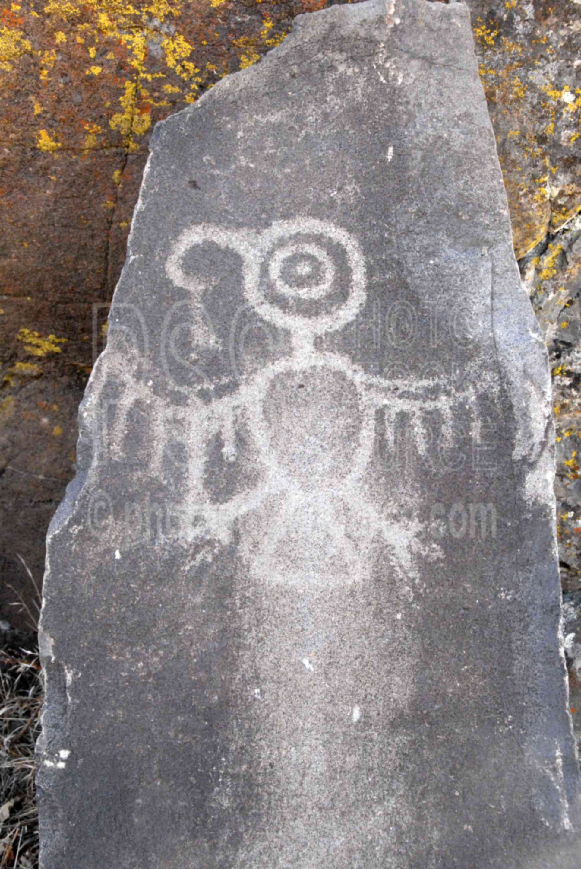 Horsethief Lake Petroglyphs,indian art,rock inscriptions,native art,lakes rivers,native american