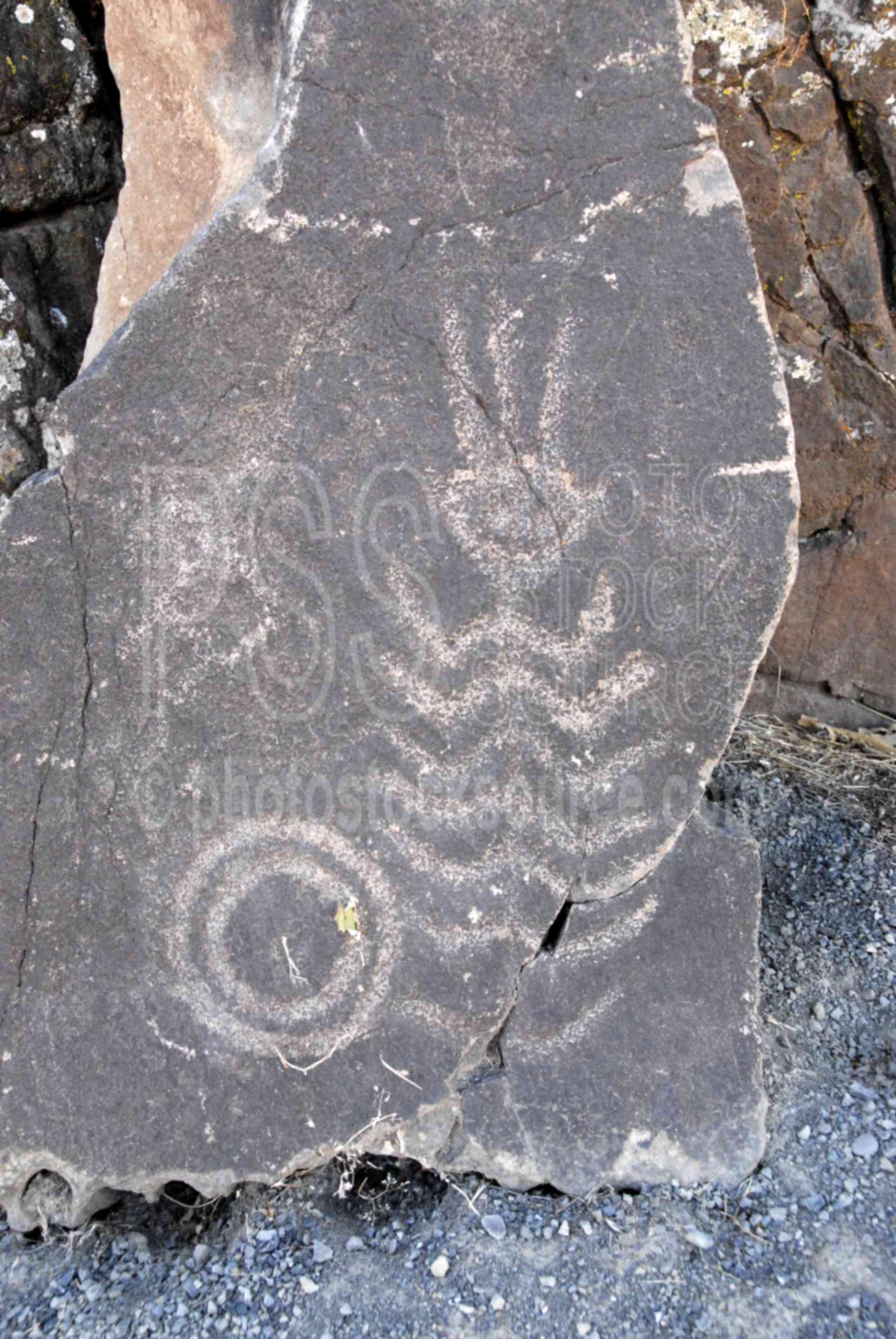 Horsethief Lake Petroglyphs,indian art,rock inscriptions,native art,lakes rivers,native american