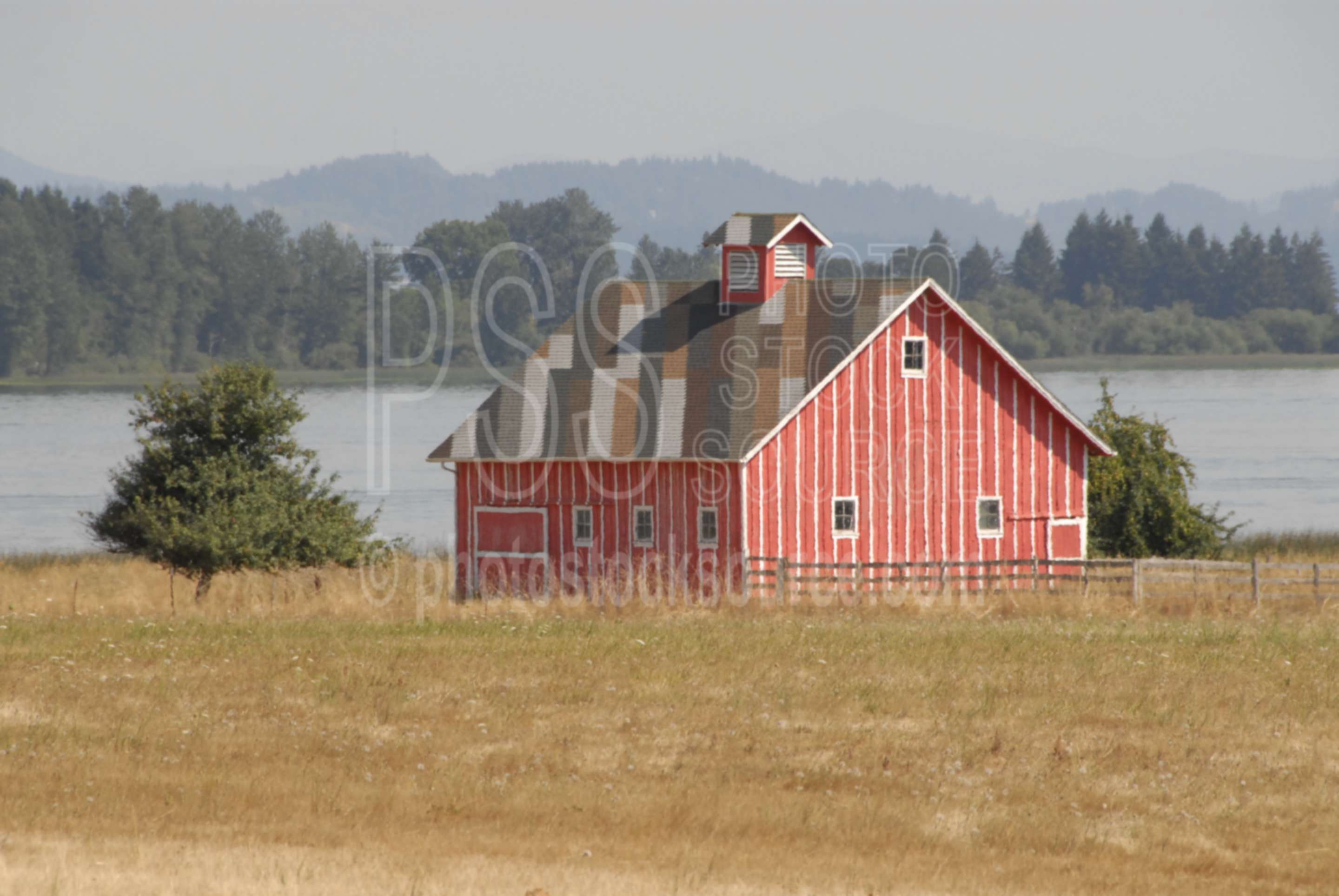 Barn at Fern Ridge Lake,red,barn,tree,lake,fern ridge lake,fern ridge,lakes rivers,barns