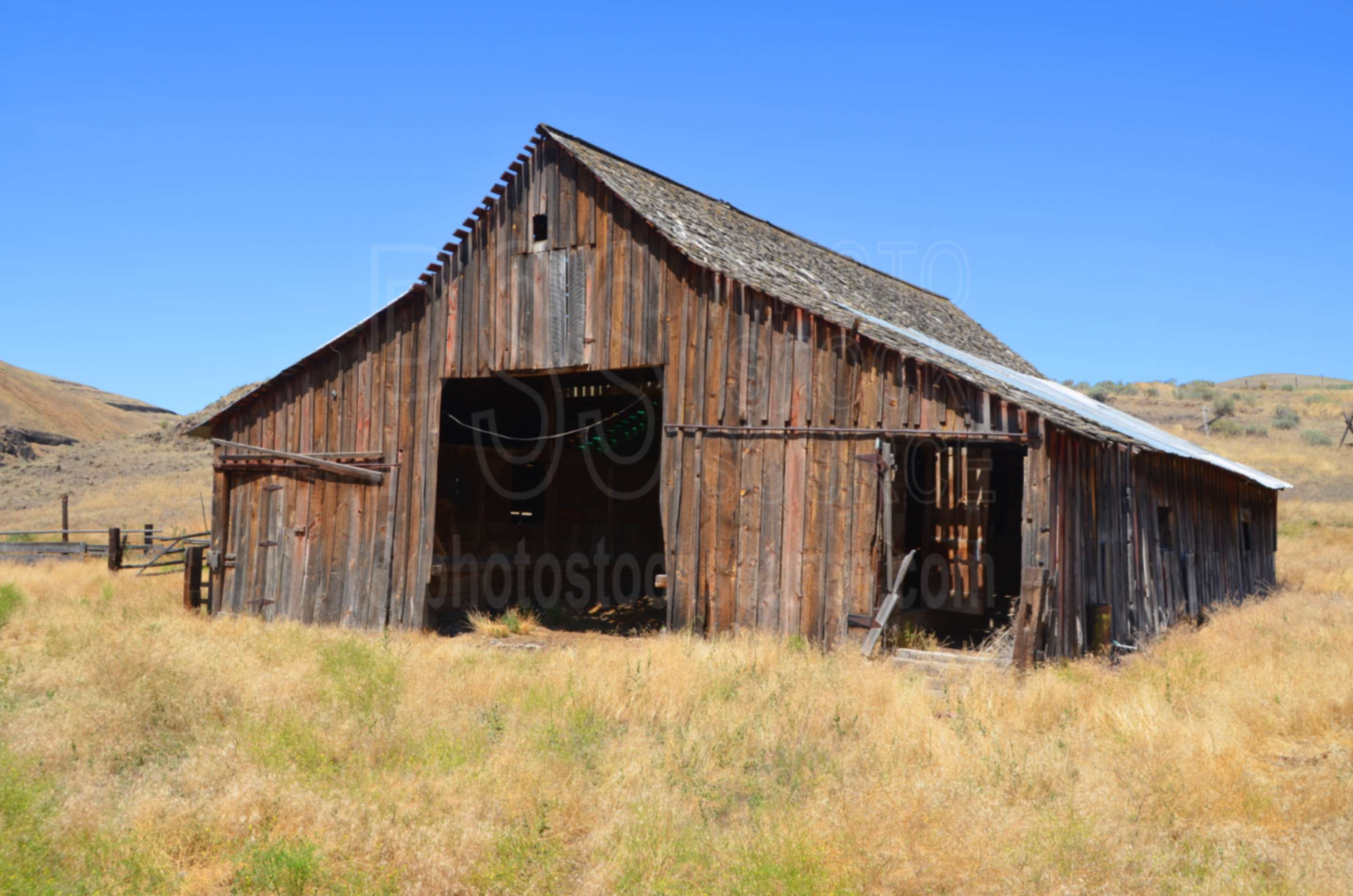 Old Wooden Barn,barn,wood,wooden,farm,ranch