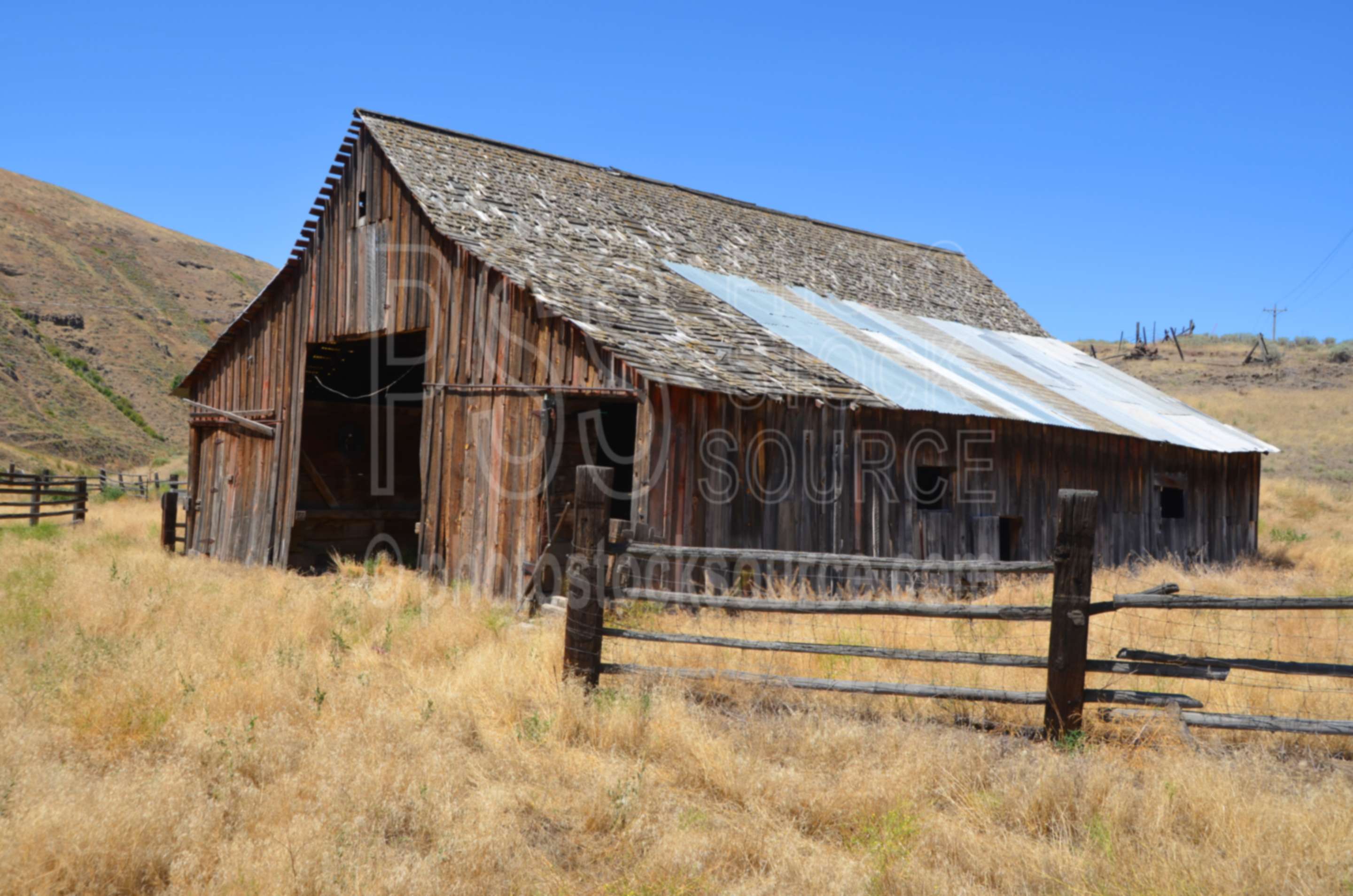 Old Wooden Barn,barn,wood,wooden,farm,ranch