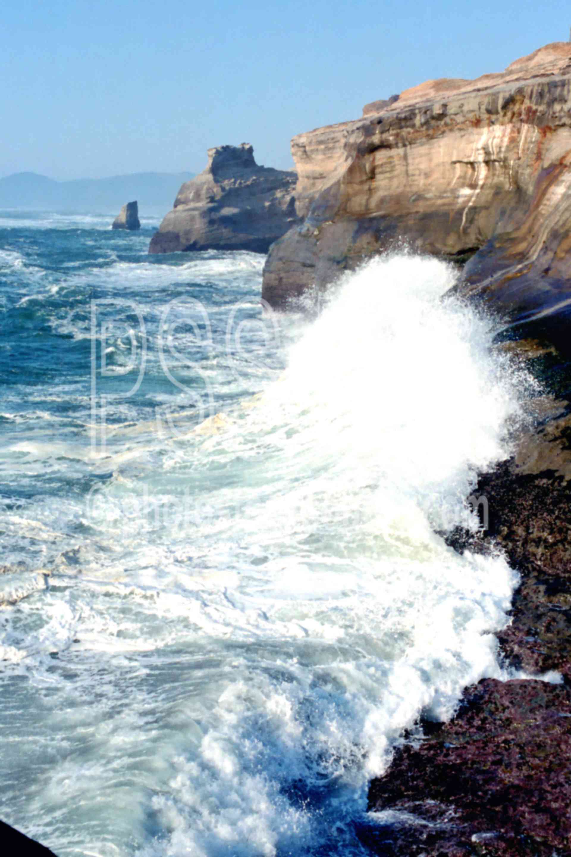 Waves on Cliff,cape kiwanda,cliff,wave,usas,nature,seascapes,coast