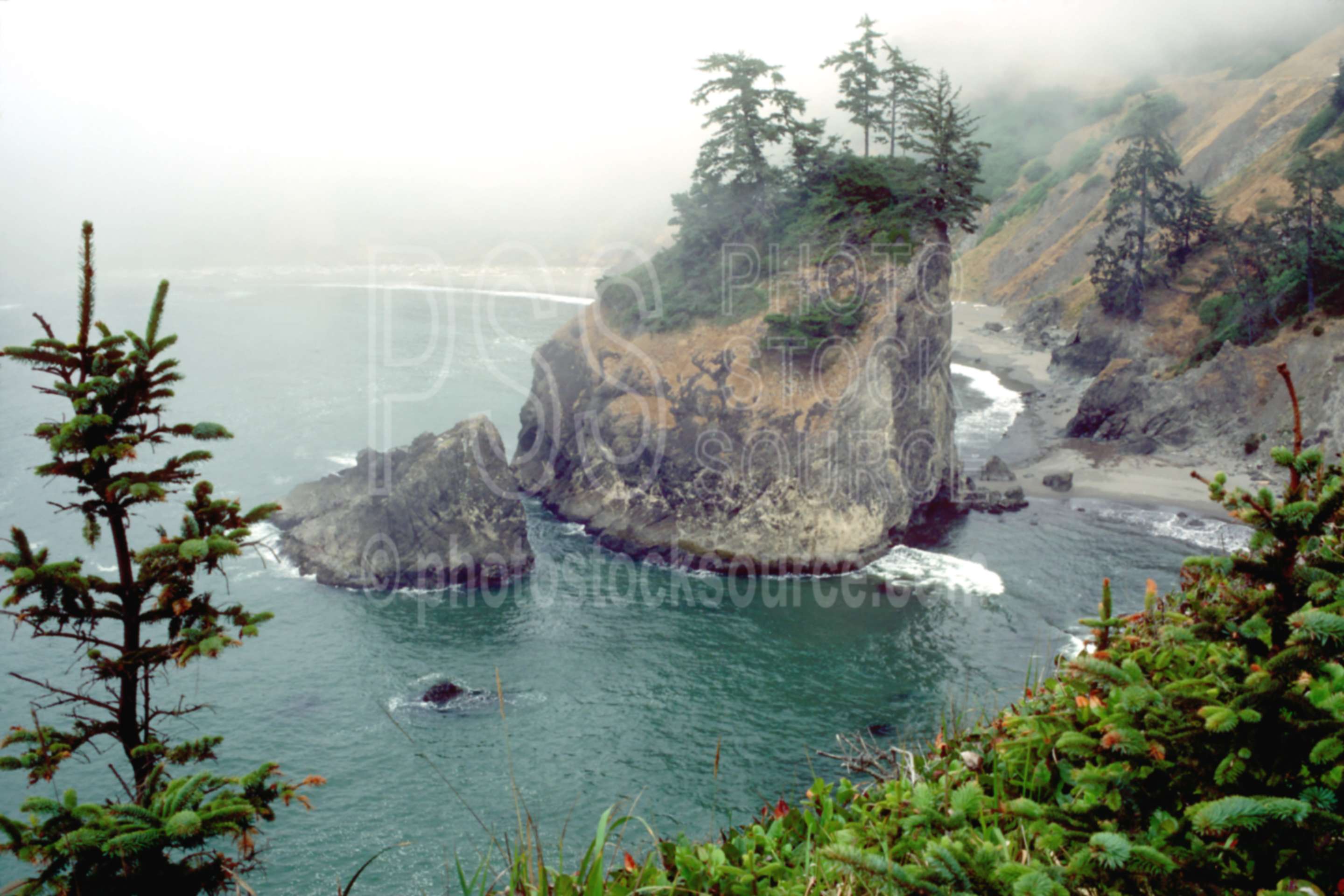 Rocky Island,fogs,mist,rock,usas,nature,seascapes,coast