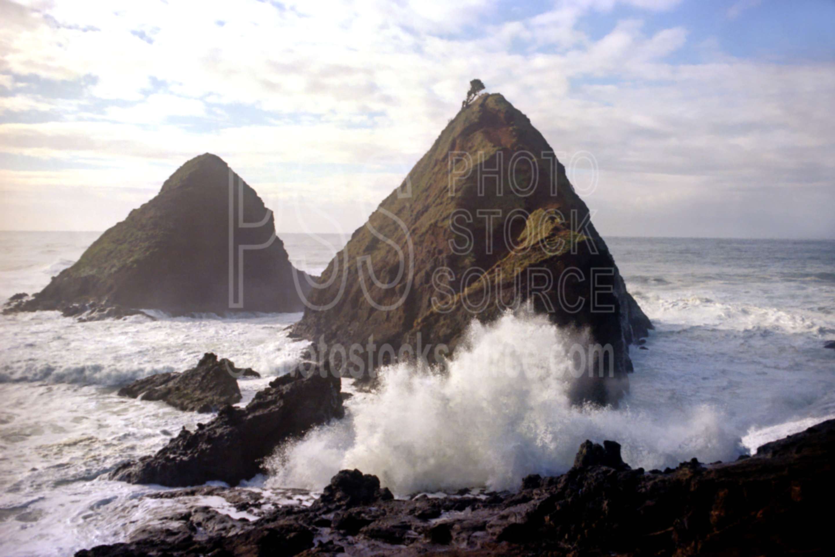 Wave on Rocks,sea stack,wave,usas,nature,seascapes,coast