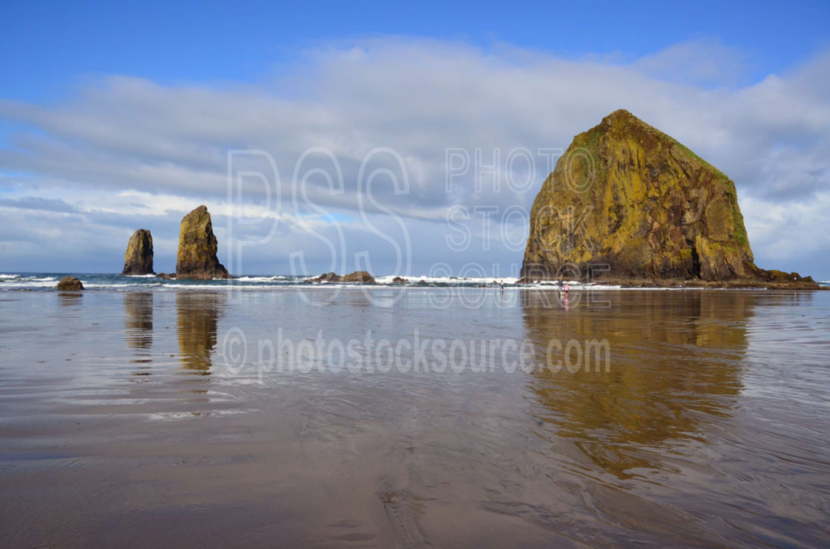 Haystack Rock,rocks,seastacks,coast,beach,clouds,haystack rock,the needles