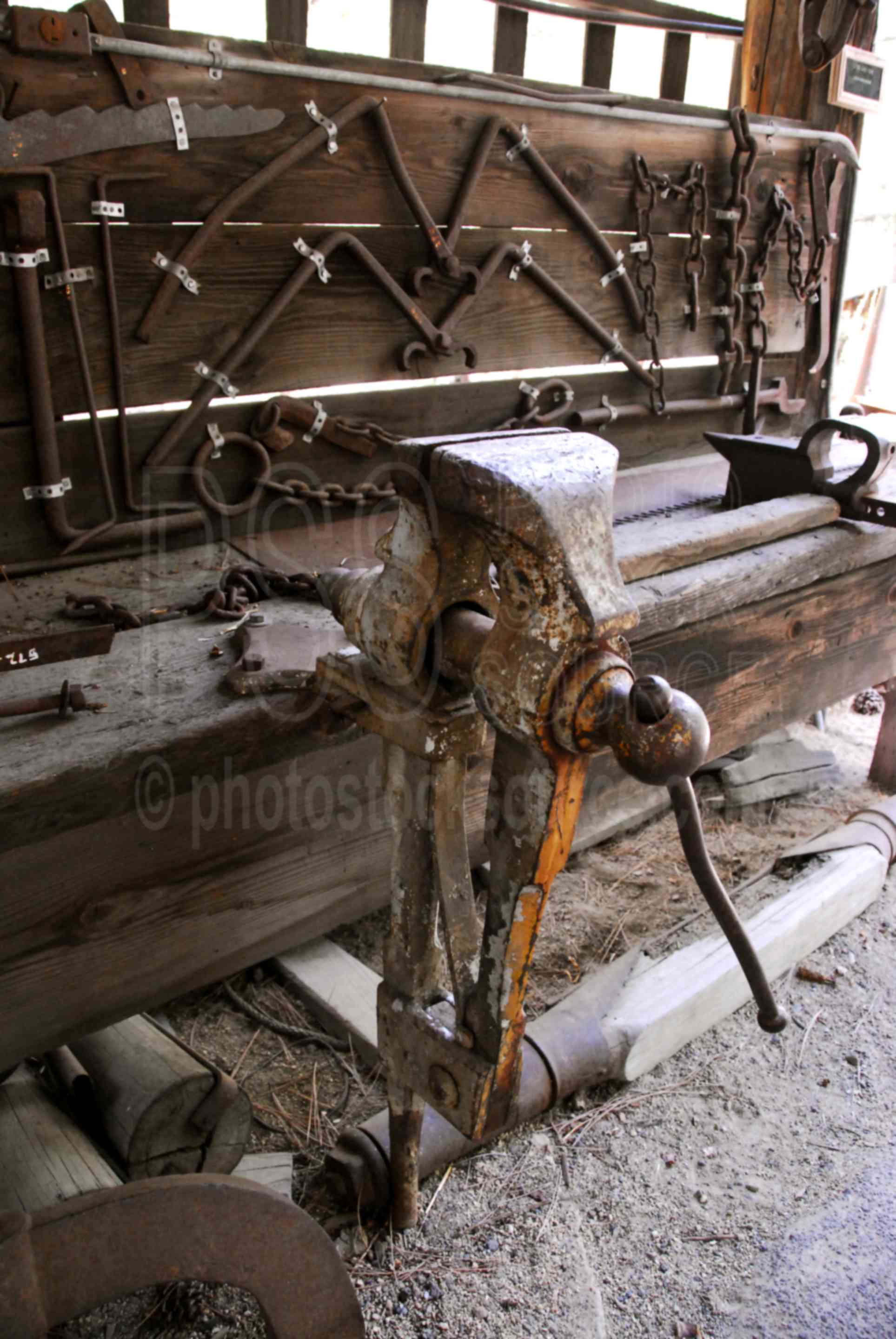Bench Vise,vice,crank,historical,bench,workbench,blacksmith