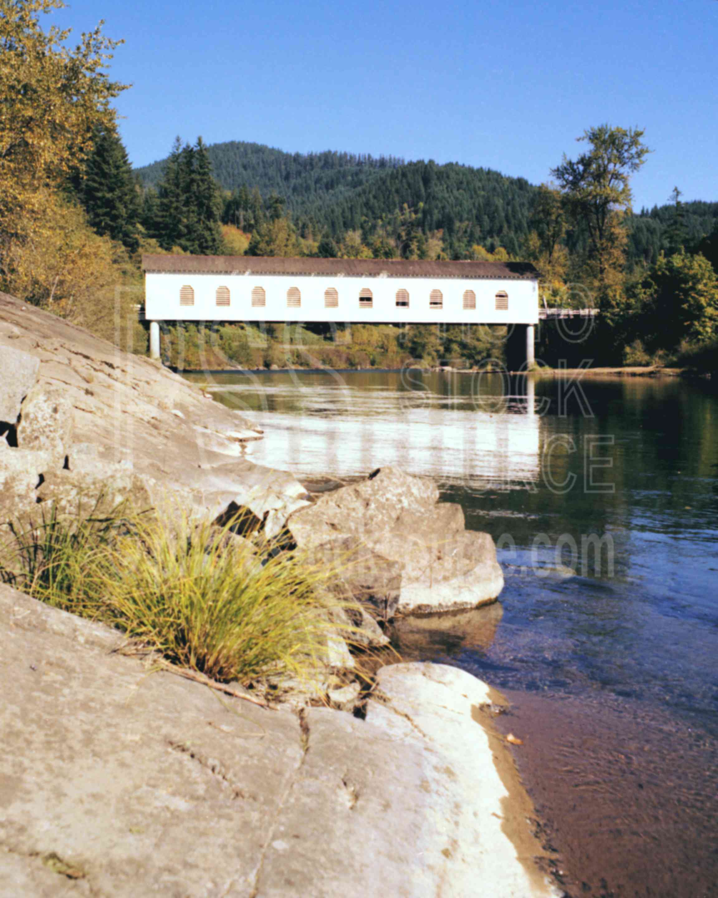 Goodpasture Bridge,covered bridge,mckenzie river,river,usas,lakes rivers,architecture,bridges