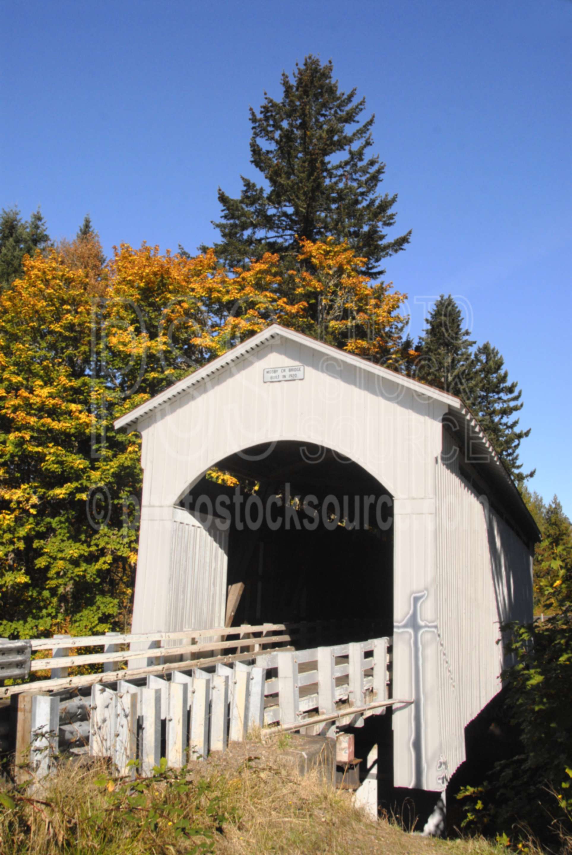 Mosby Creek Bridge,covered bridge,architecture,bridges