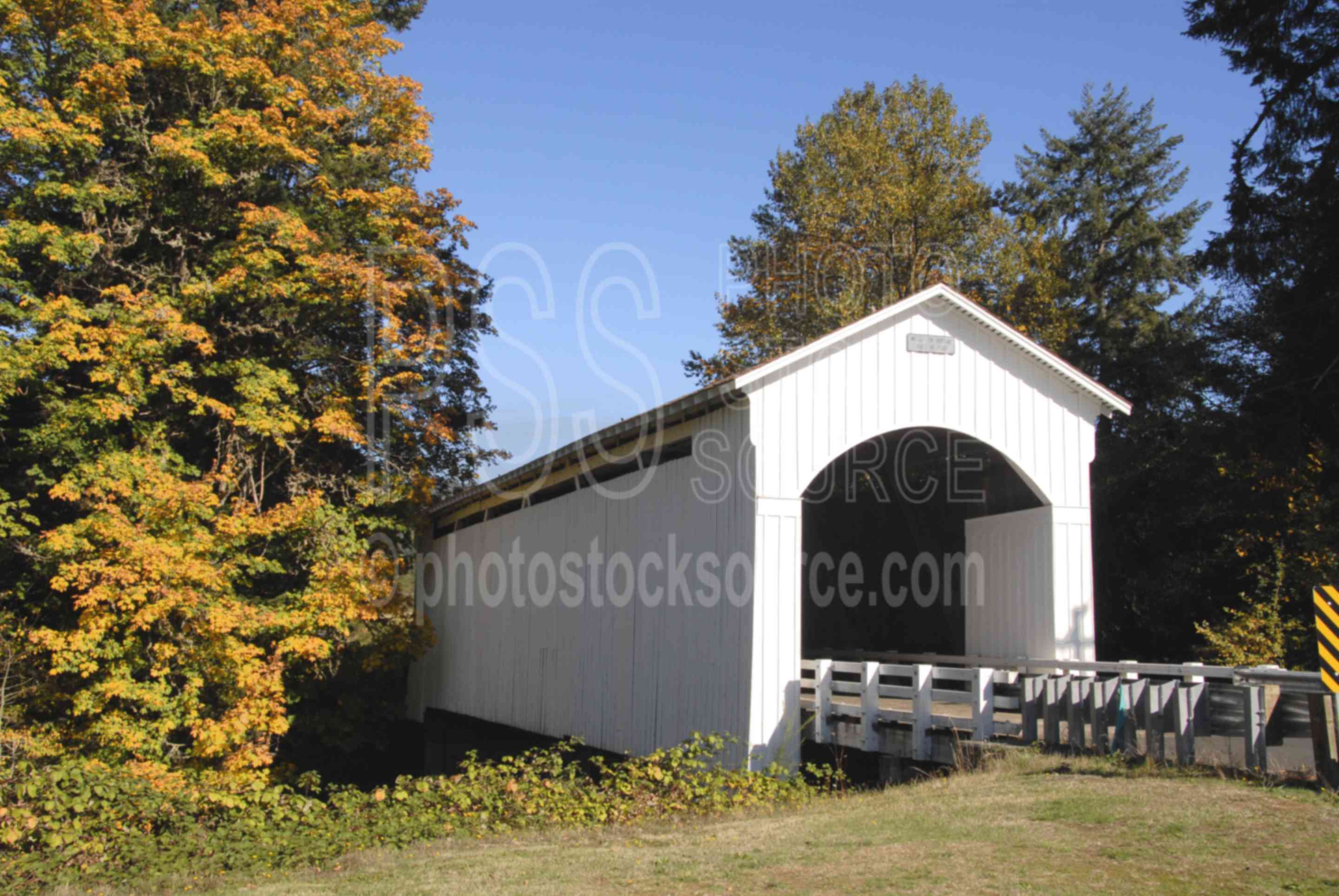 Mosby Creek Bridge,covered bridge,architecture,bridges