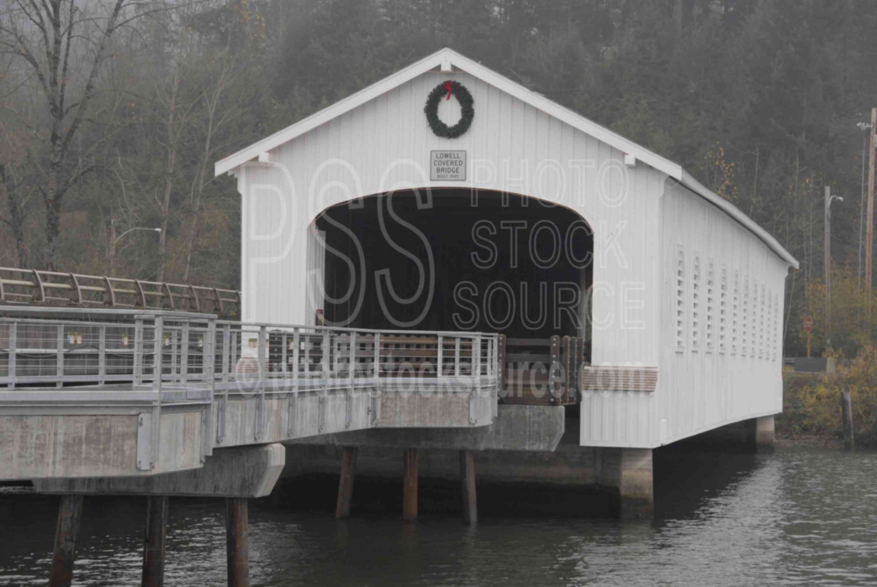 Lowell Bridge,covered bridge,dexter lake,lake,lakes rivers,architecture,bridges