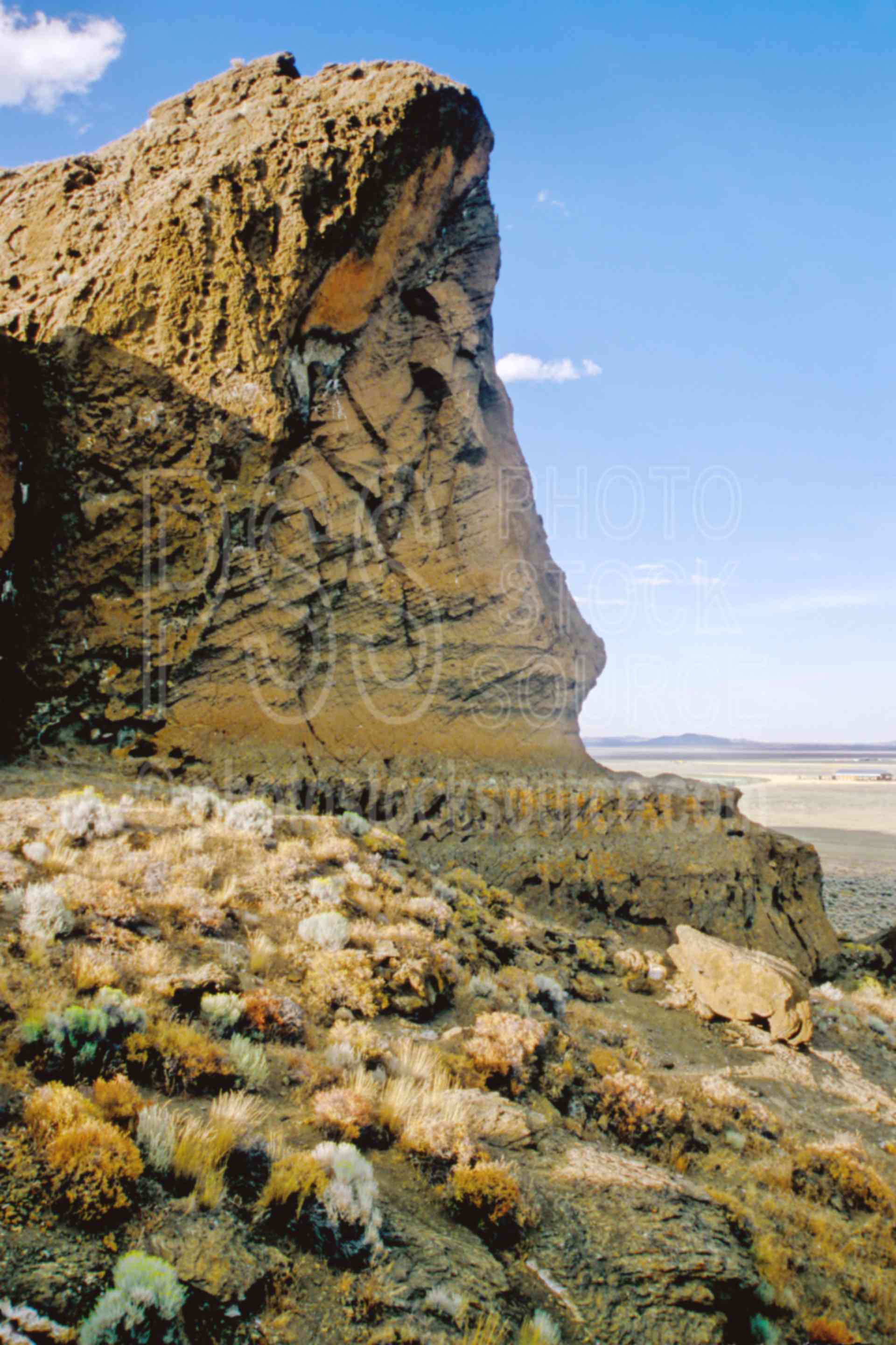 Fort Rock Wave Cut,fort rock,volcano,ancient ocean,usas