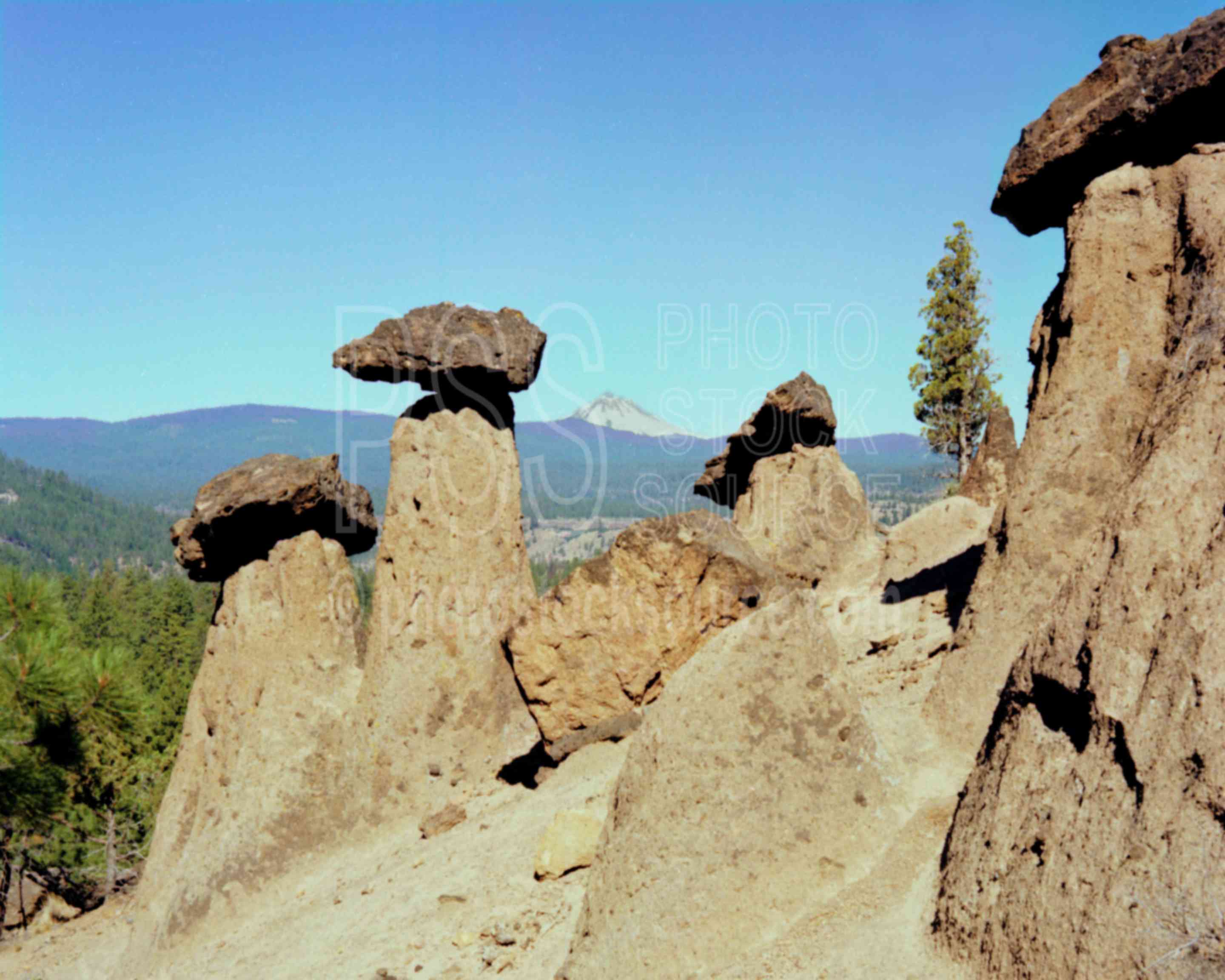 Balancing Rocks,balancing rock,mt. jefferson,usas
