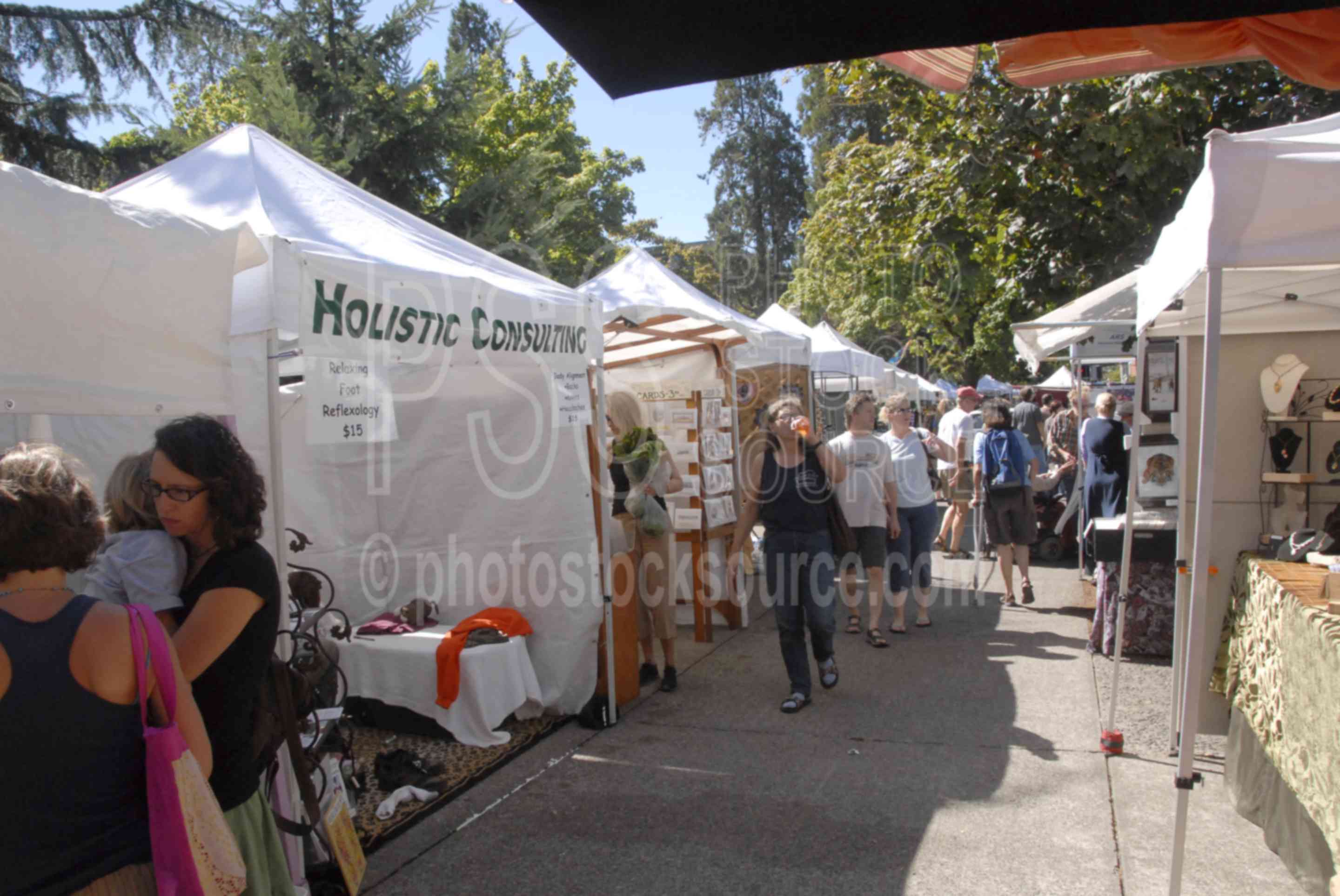 Eugene Saturday Market,people,market,vendor,vendors,selling,arts,crafts,booths,music,food,entertainment,gathering