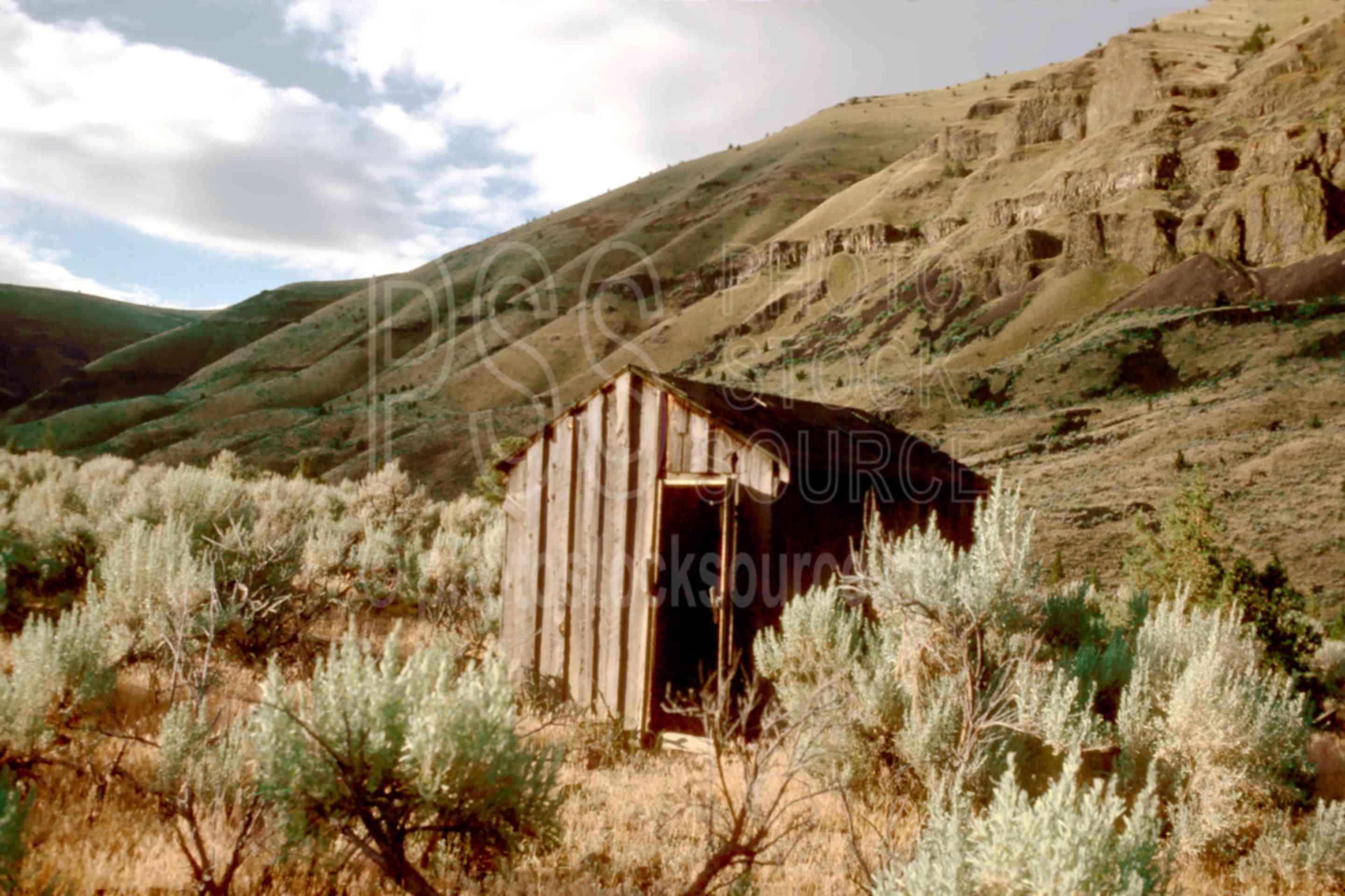 John Day River Shack,gorge,john day river,shack,usas,lakes rivers