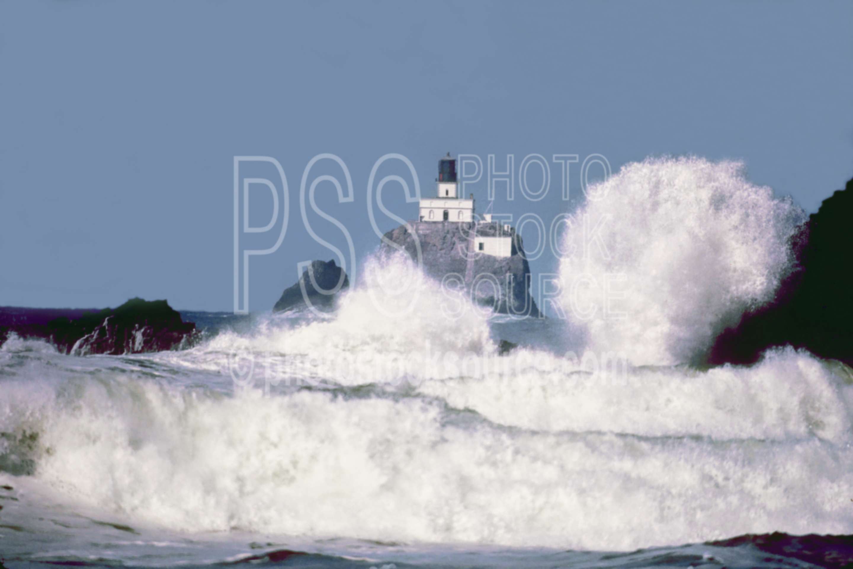 Tillamook Rock Lighthouse,ocean,usas,seascapes,architecture,lighthouses