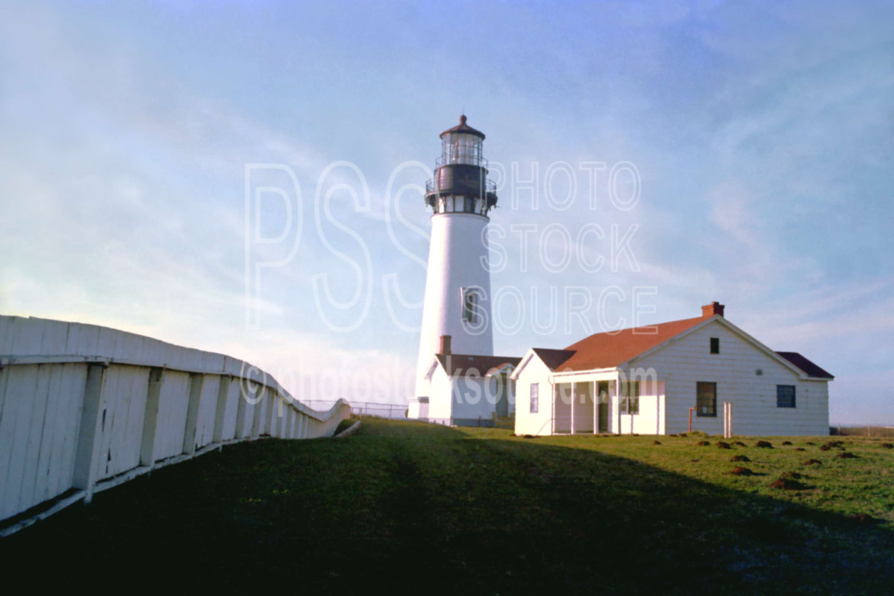 Yaqina Head Lighthouse,ocean,yaquina head lighthouse,usas,seascapes,architecture,lighthouses