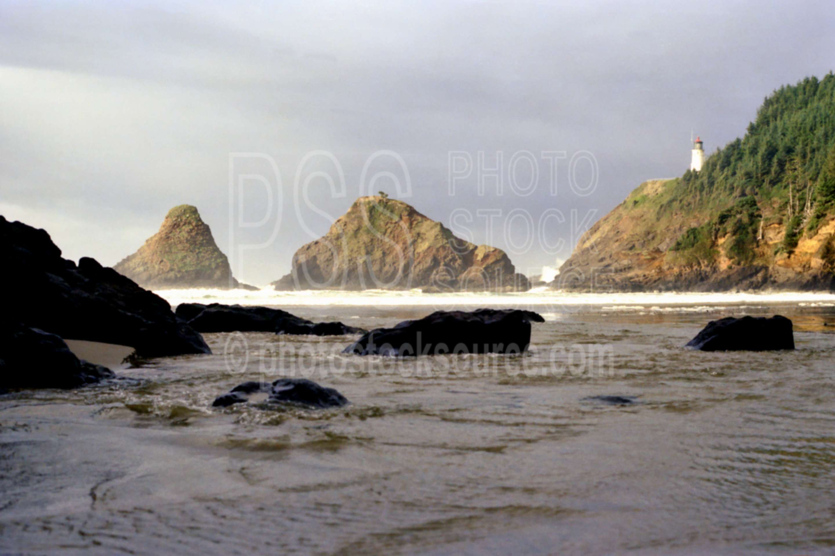 Heceta Head Lighthouse,ocean,rock,sea stack,usas,seascapes,architecture,lighthouses