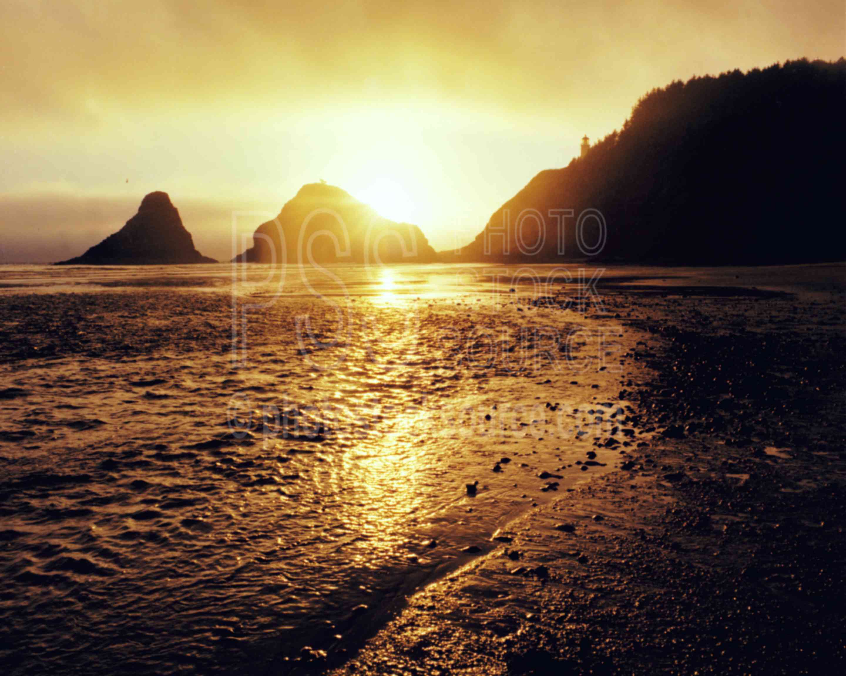 Heceta Head Sunset,beach,lighthouse,sunset,usas,architecture,seascapes,coast,lighthouses