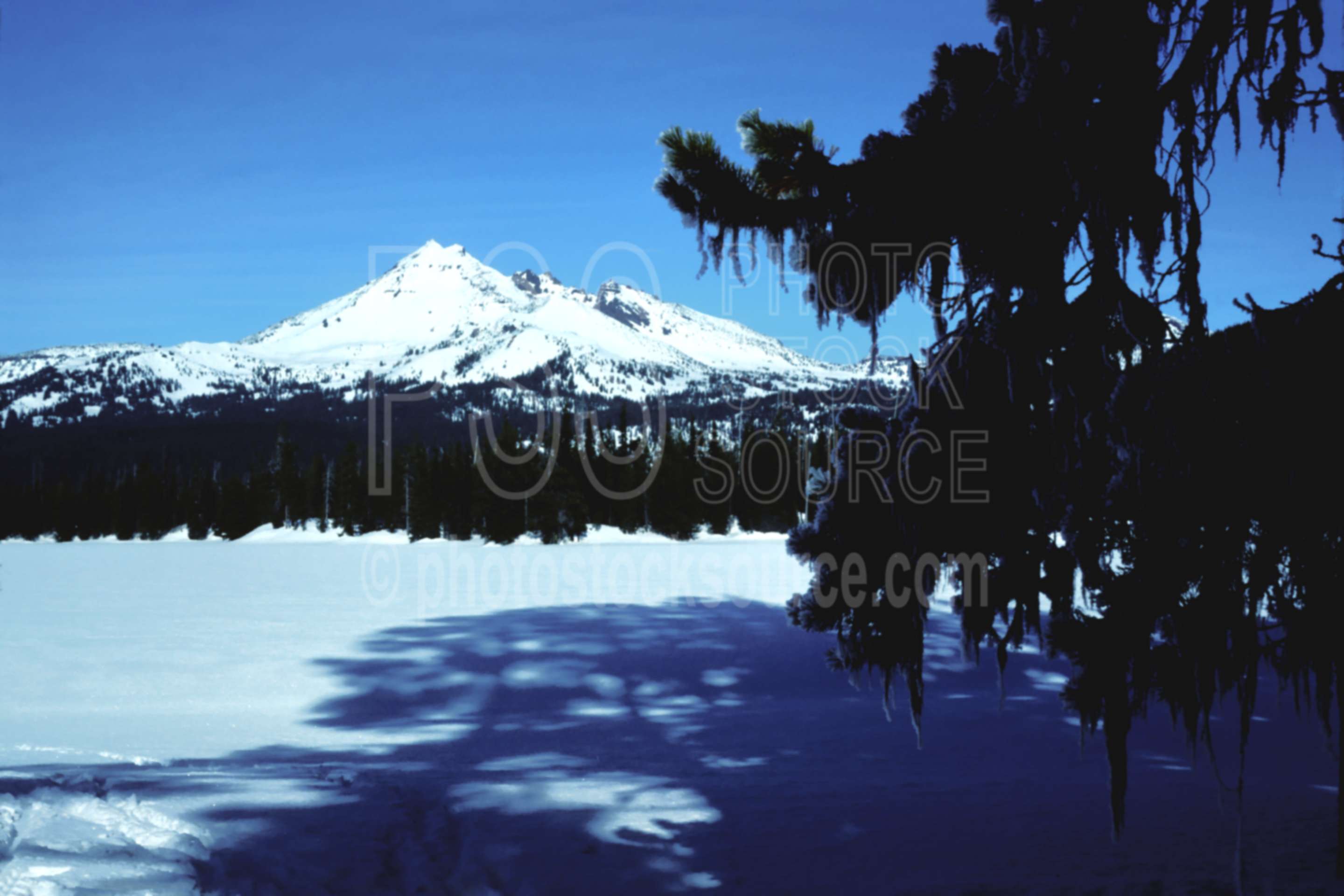 Broken Top Sparks Lake,broken top,lake,snow,sparks lake,season,usas,lakes rivers,mountains