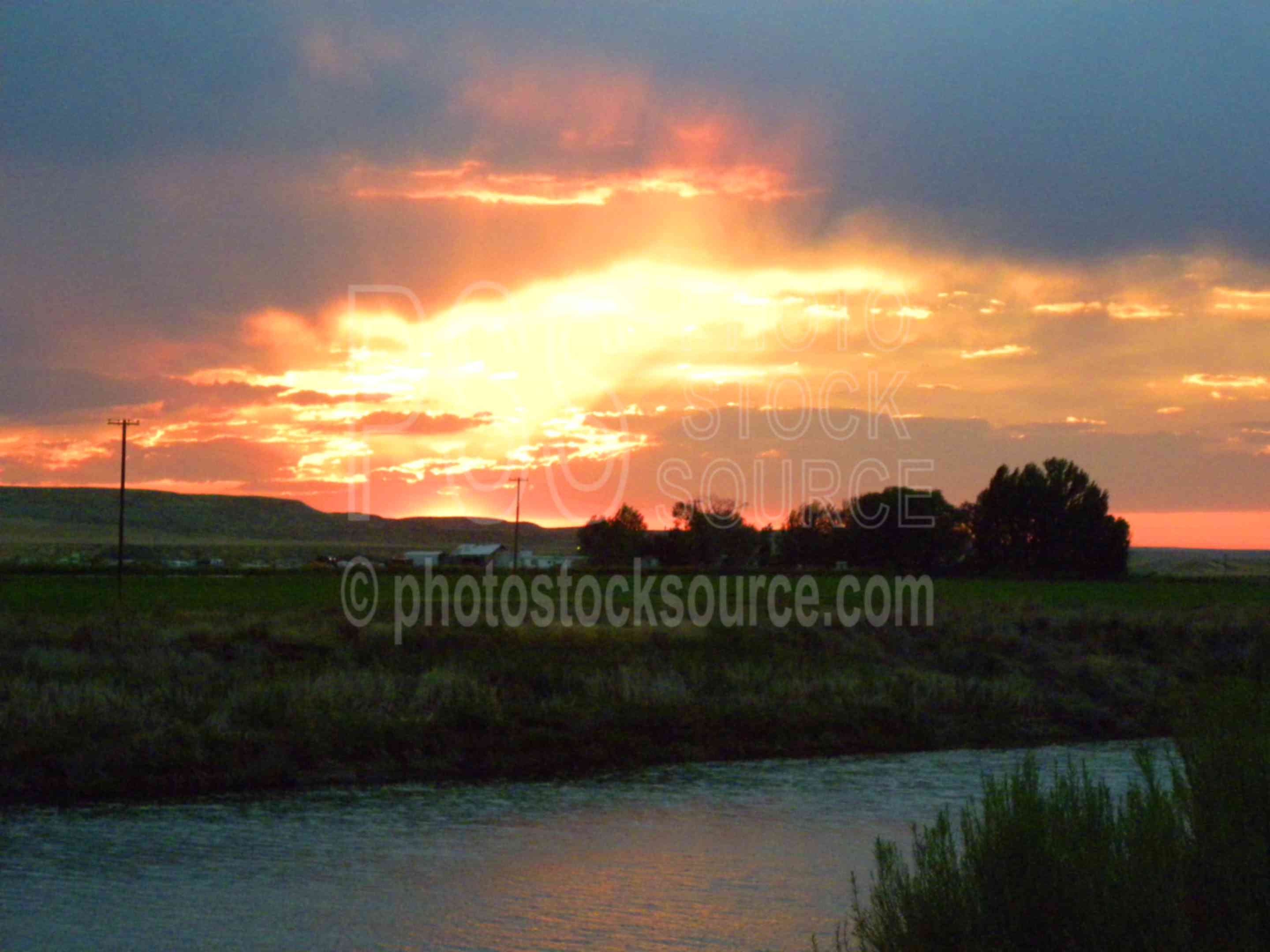 Eastern Oregon Sunset,sun,sunset,clouds,rain,rainstorm