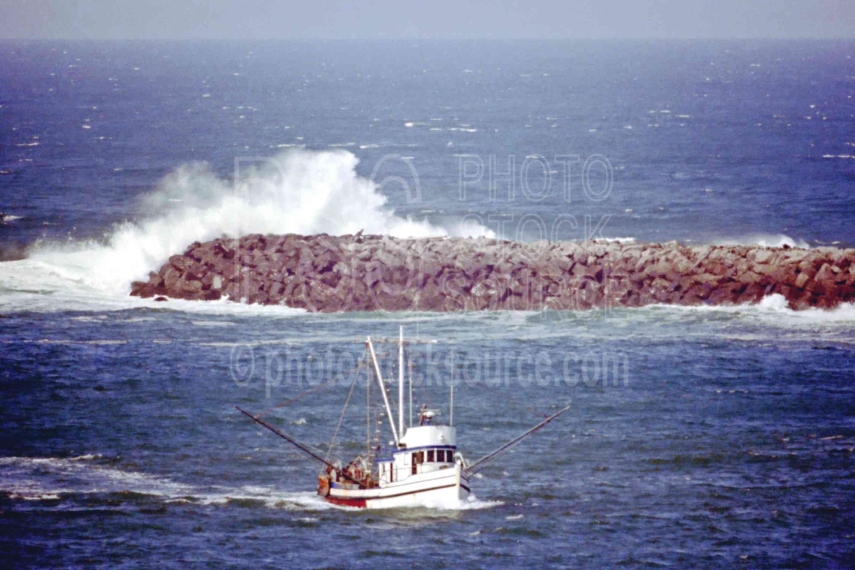 Boat Crossing Bar,bars,fishing boat,jetty,ocean,wave,usas,seascapes,boats