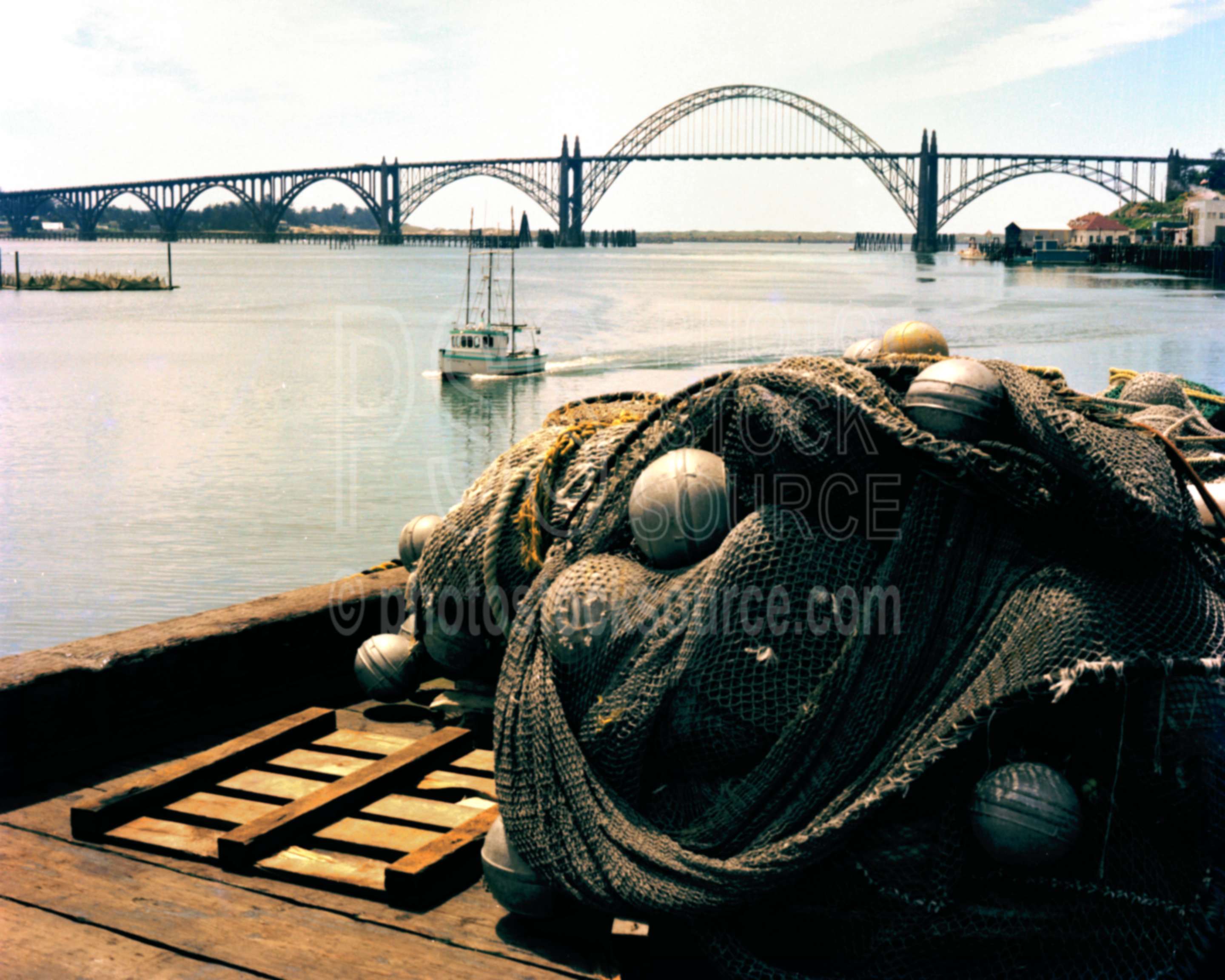 Yaquina Bay Bridge,bays,bridge,fishing net,harbor,nets,ocean,yaquina bay,usas,seascapes,boats,bridges