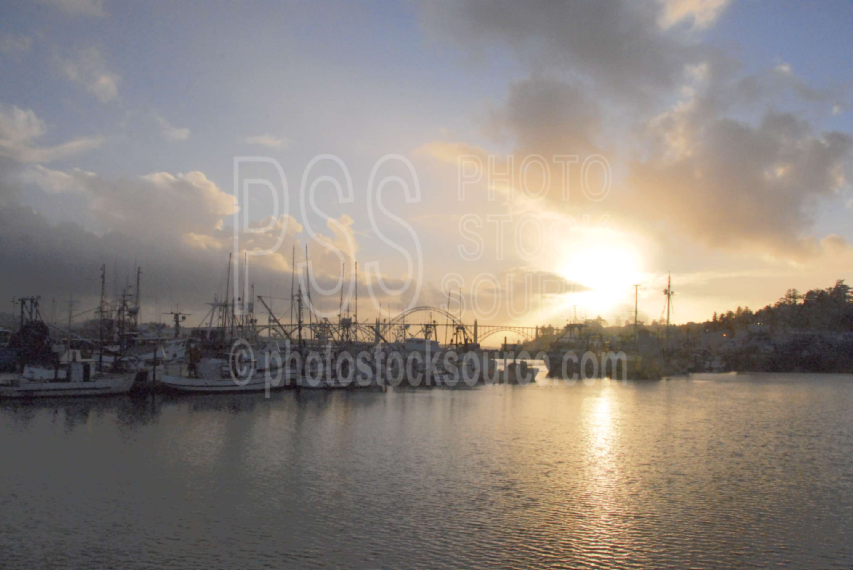 Yaquina Bay Sunset,bay,boats,fishing boats,sunset