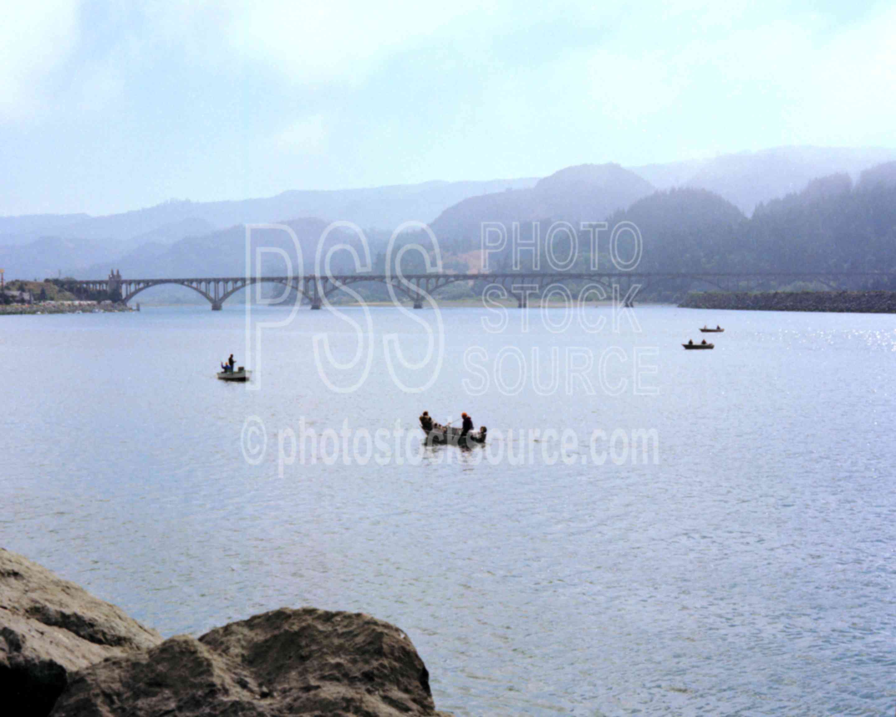 Rogue River Bridge,bays,fishermen,rogue river,usas,lakes rivers,bridges