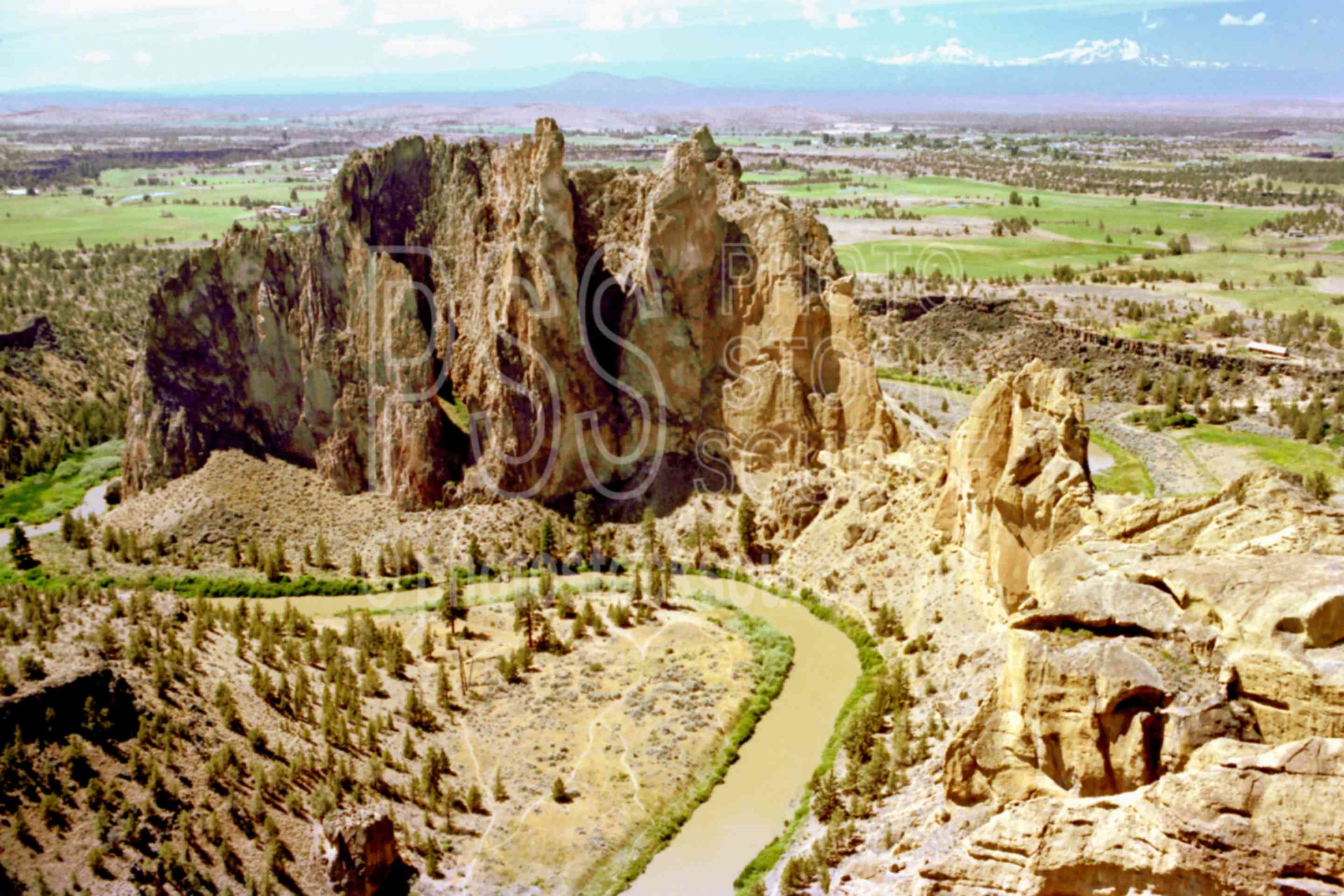 Smith Rock Group,asterisk pass,crooked river,river,rock,rock climbing,usas,lakes rivers