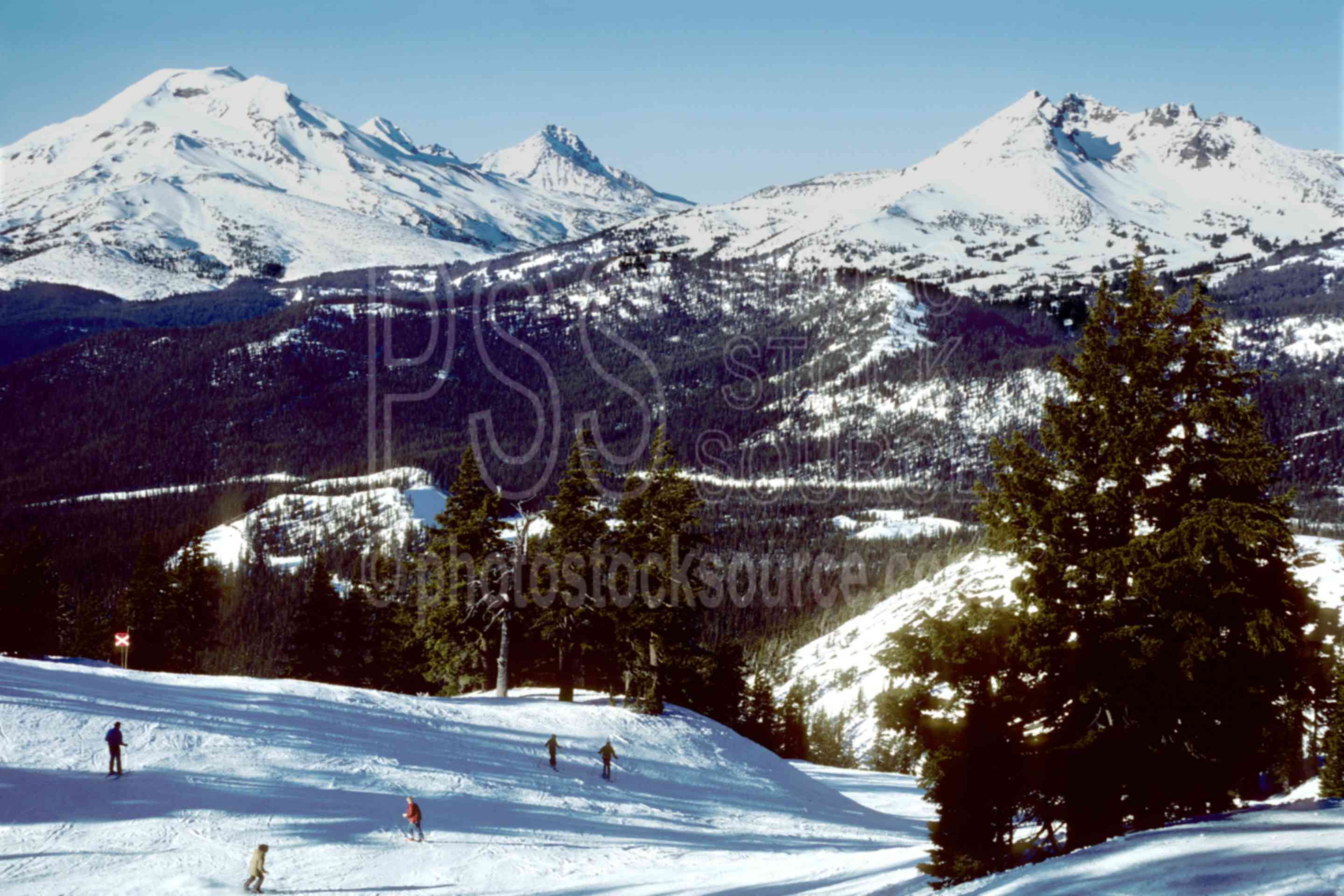 Three Sisters, Broken Top,mt. bachelor ski area,skier,skiing,brokent top,three sisters,usas,mountains