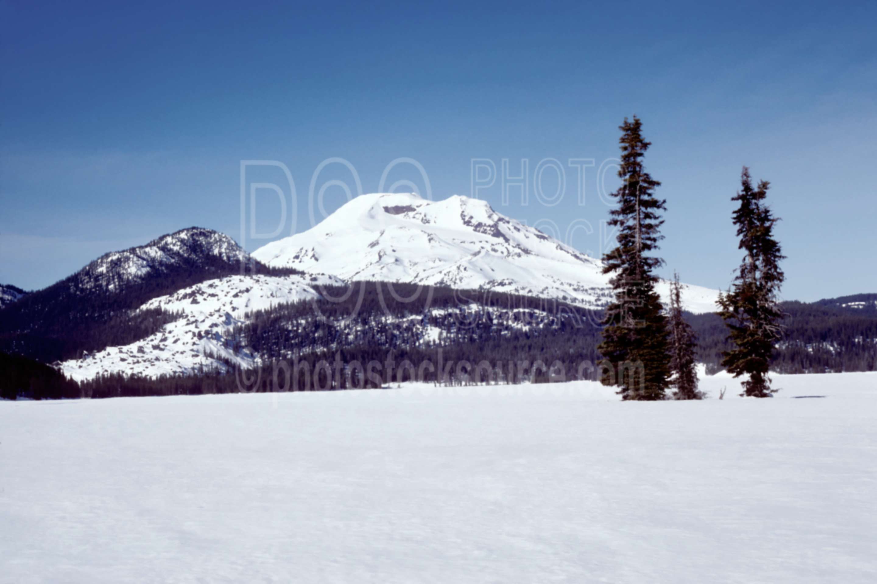 South Sister Sparks Lake,lake,snow,south sister,sparks lake,season,usas,lakes rivers,mountains