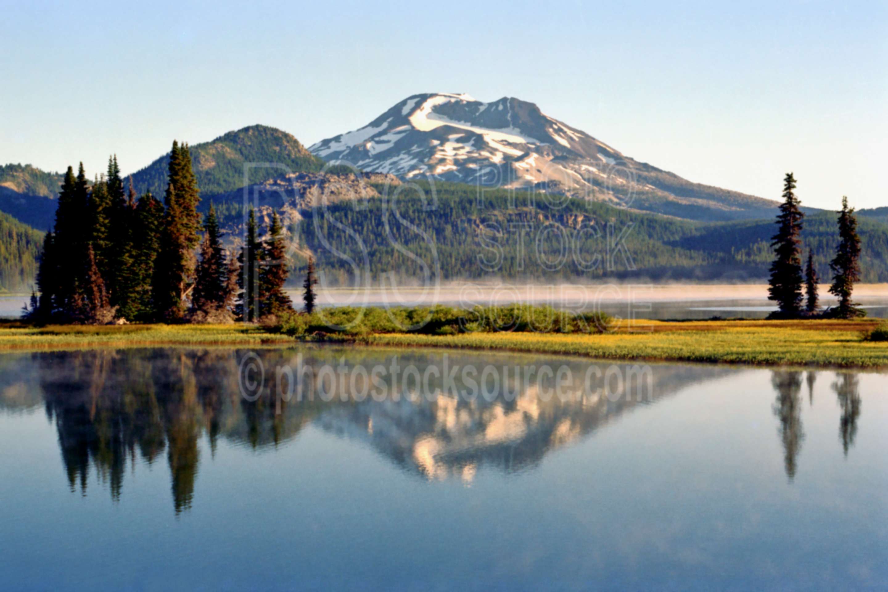 South Sister, Sparks Lake,fogs,mist,morning,south sister,sparks lake,sunrise,usas,lakes rivers,mountains