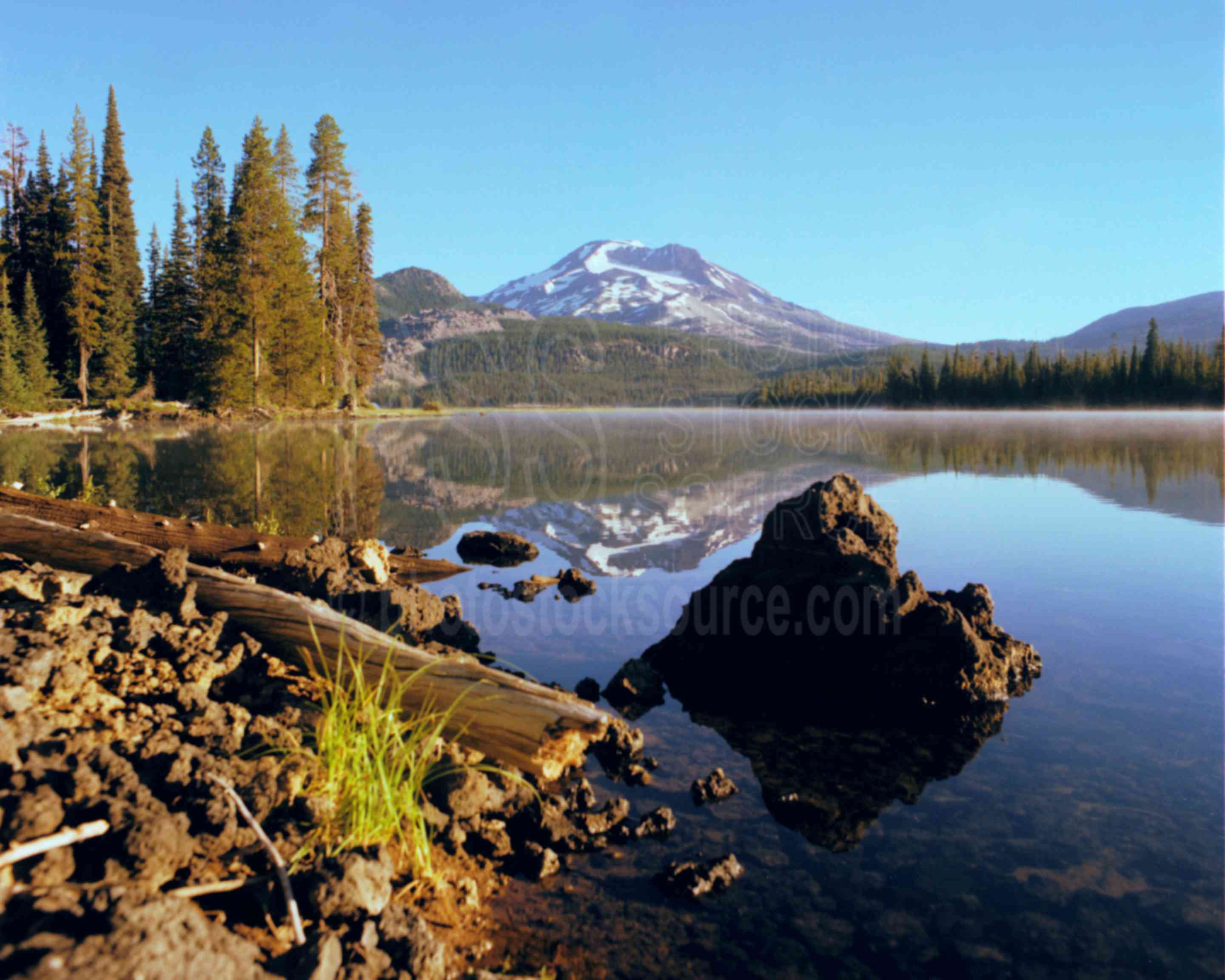 South Sister on Sparks Lake,lake,morning,reflection,south sister,sparks lake,sunrise,usas,lakes rivers,mountains