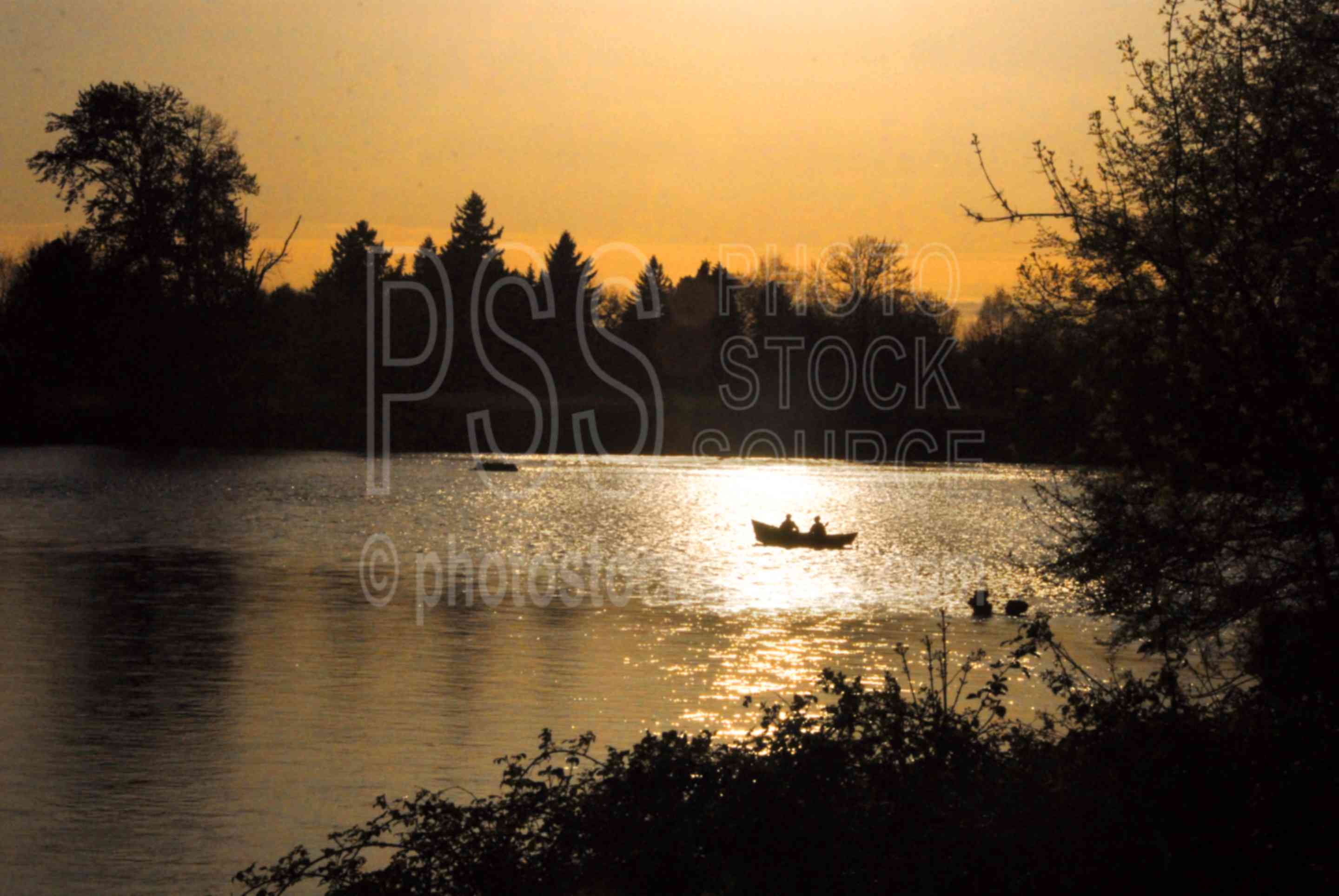 River Boat Silhouette,river,boat,fishing,fishermen,willamette river,drift boat,row boat,mckenzie river boat,lakes rivers