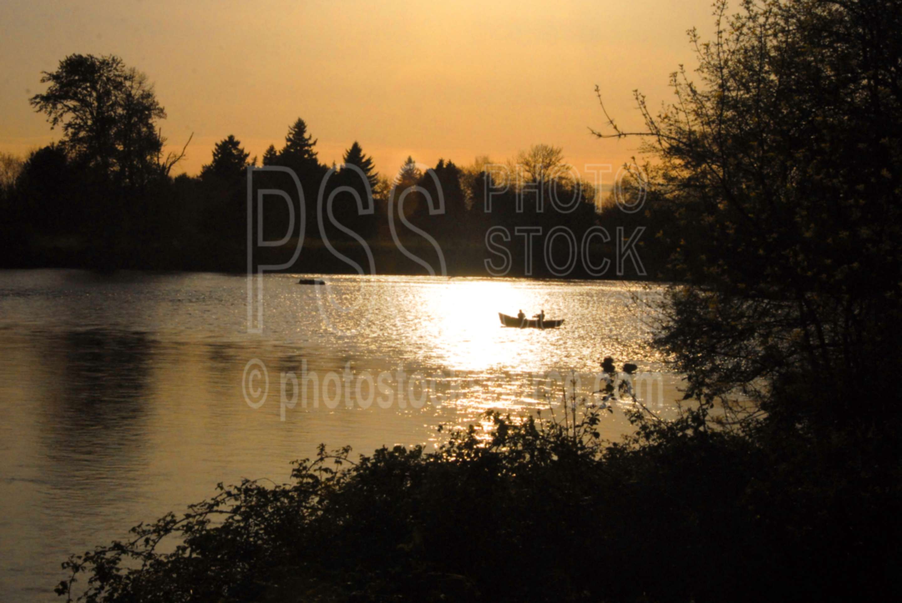 River Boat Silhouette,river,boat,fishing,fishermen,willamette river,drift boat,row boat,mckenzie river boat,lakes rivers