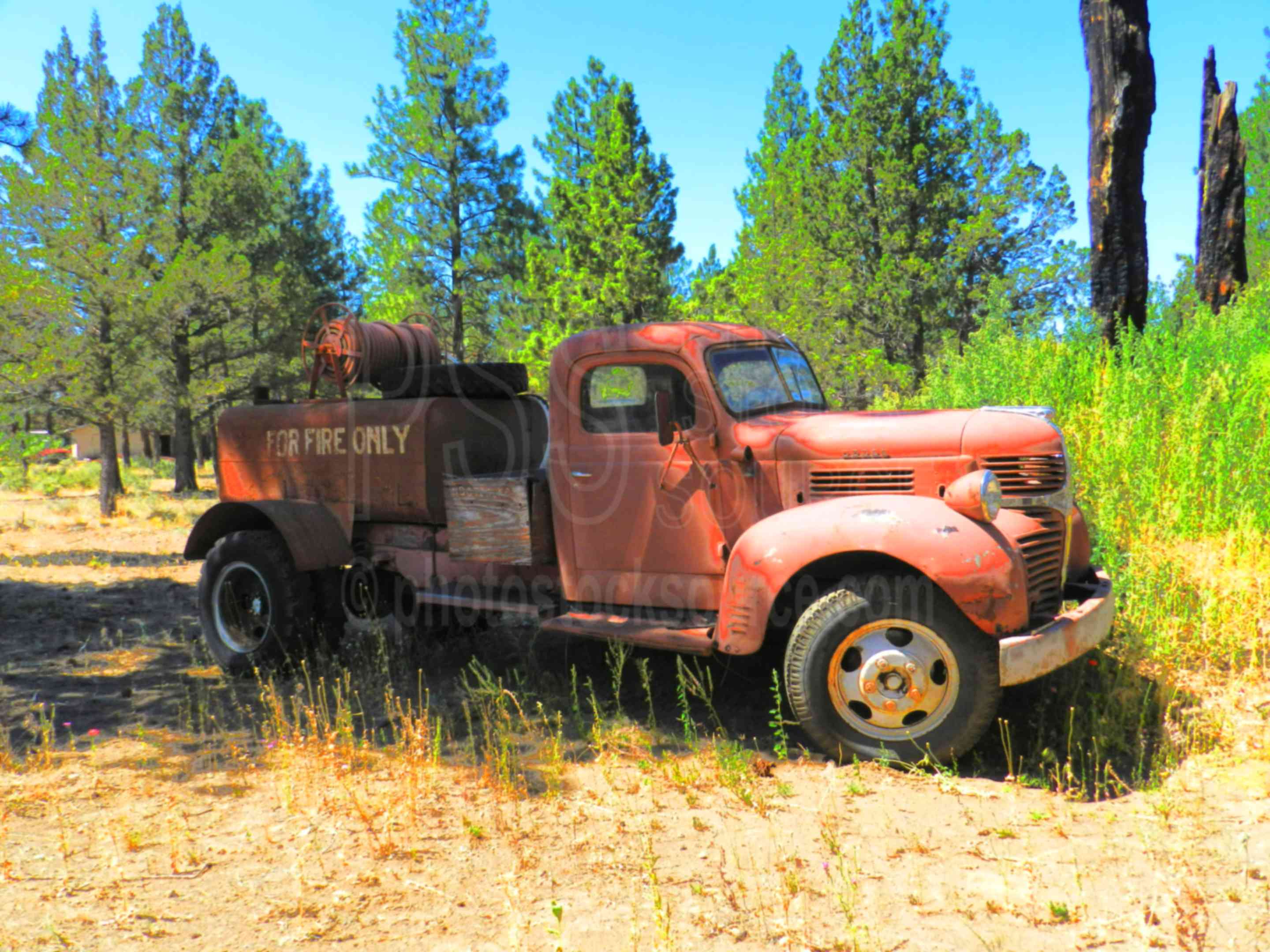 Antique Fire Engine,truck,fire truck,tank,tanker,water,water tank,historic